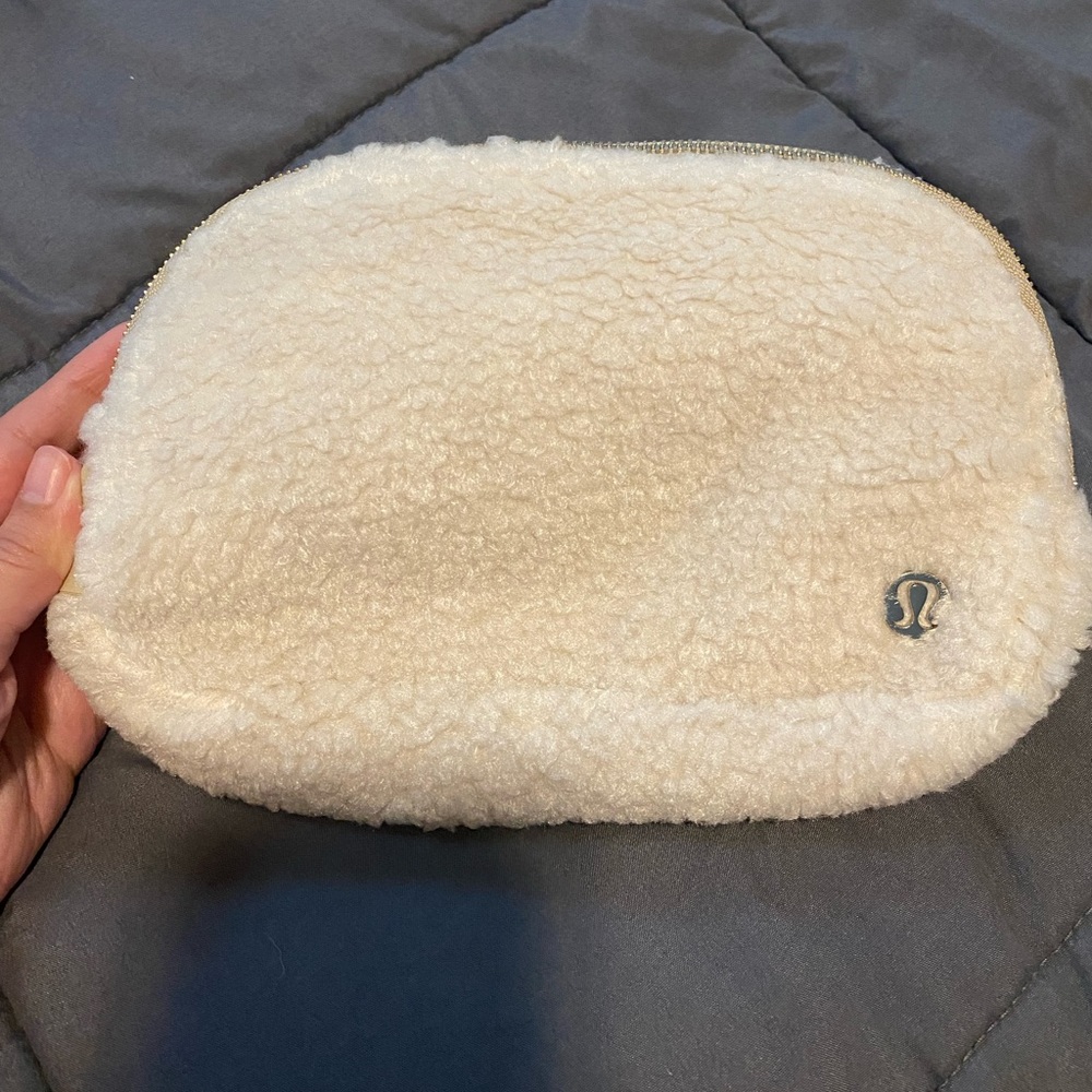 Lululemon Everywhere Fleece Belt Bag